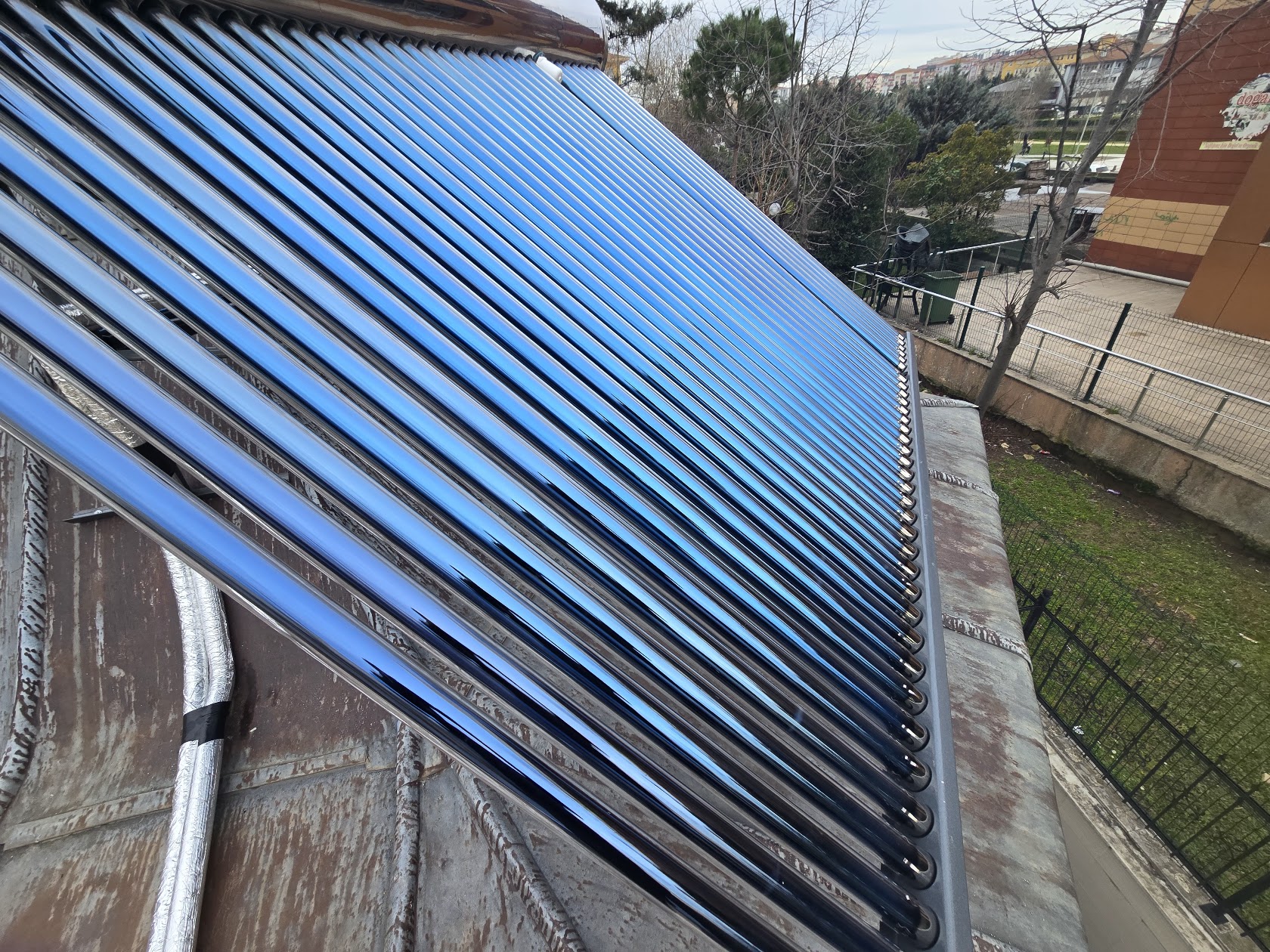 Güneş enerjisi kurulum fotoğrafı